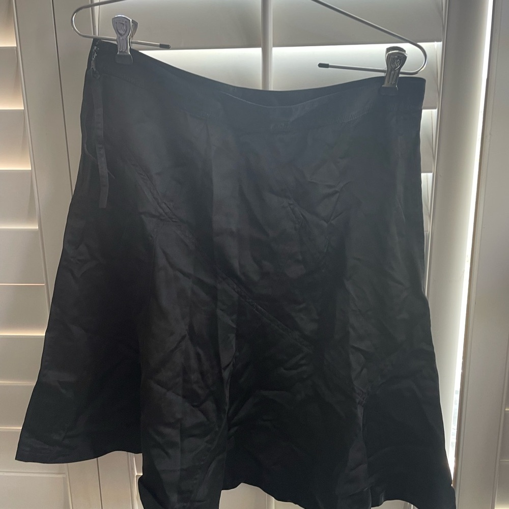 Black silk cub Monaco size 6 a line skirt.